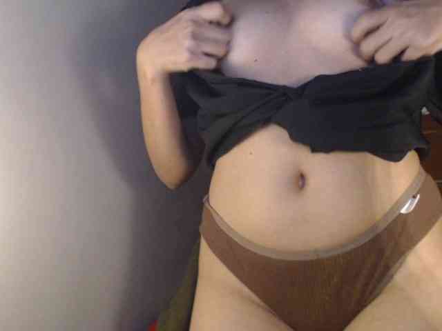 Enchantressxxshaira webcam