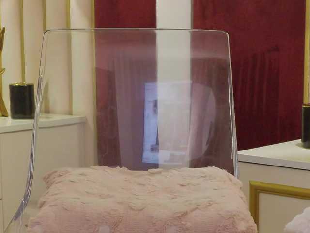 le modèle ChloeSins est en webcam porno dans un show sur le site bongacams, il possède les tags suivants: White/Caucasian,Brunette,Shaved