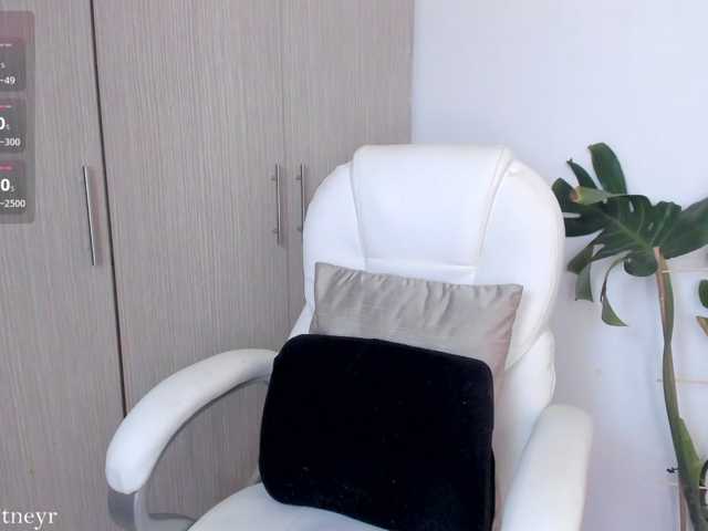 misswhitneyr live cam on BongaCams