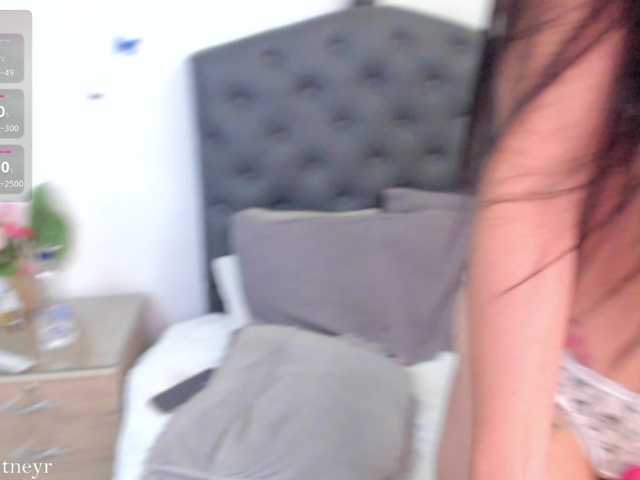 misswhitneyr live cam on BongaCams