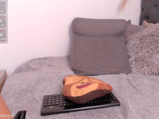 misswhitneyr live cam on BongaCams