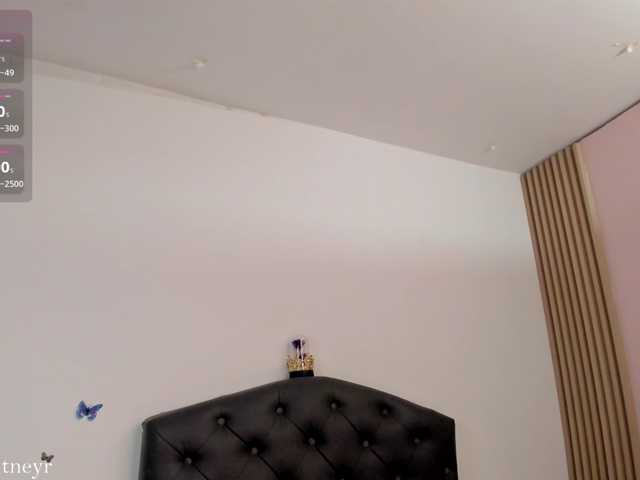 misswhitneyr live cam on BongaCams