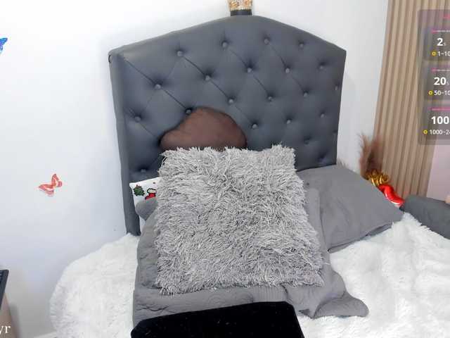 misswhitneyr live cam on BongaCams