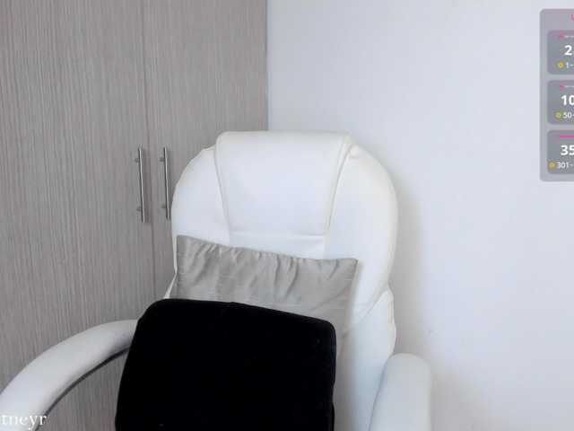 misswhitneyr live cam on BongaCams
