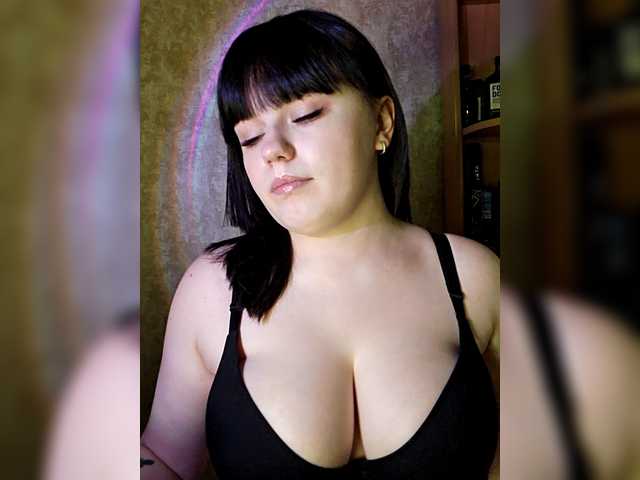 Elizabeeth's BongaCams show and profile