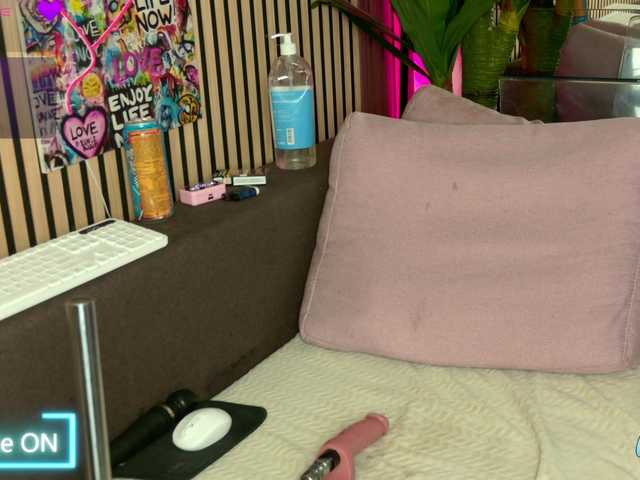 melaniatress live cam on BongaCams