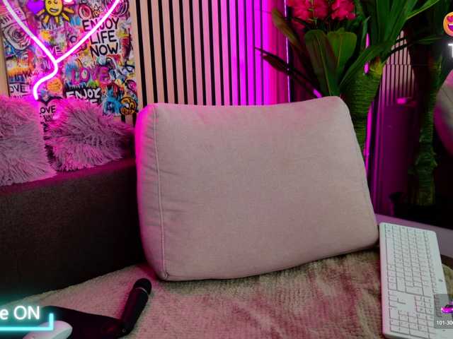 melaniatress's BongaCams show and profile