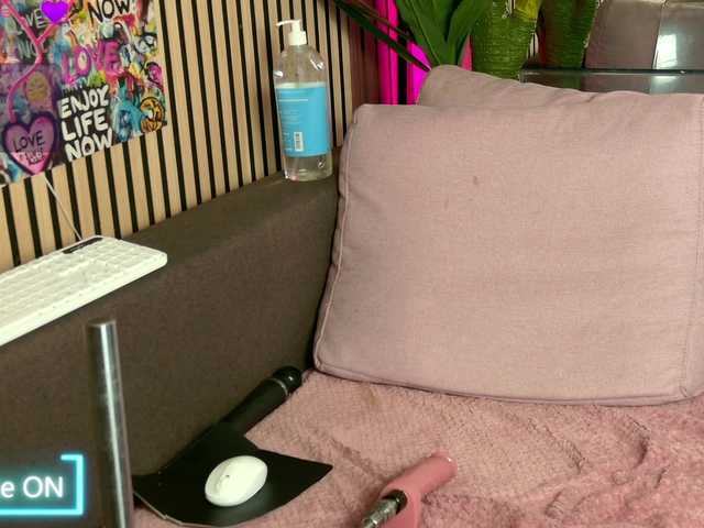 melaniatress live cam on BongaCams