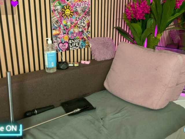 melaniatress live cam on BongaCams