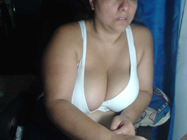adrianamilf44 live cam on BongaCams