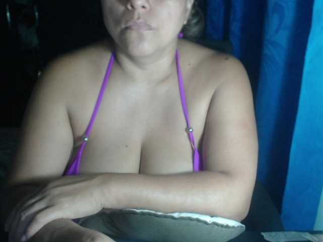 adrianamilf44 live cam on BongaCams