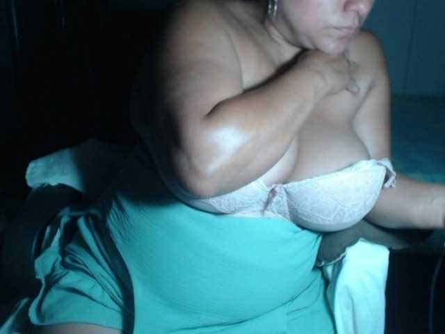 adrianamilf44 live cam preview