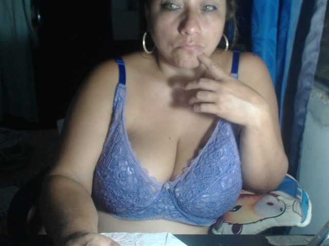 adrianamilf44 live cam on BongaCams