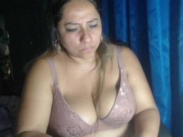 adrianamilf44 live cam on BongaCams