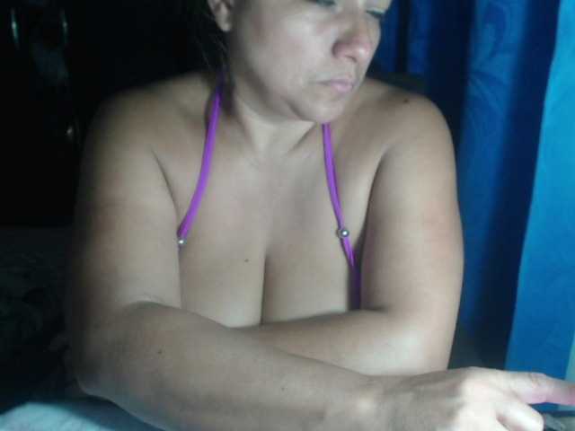 adrianamilf44 live cam on BongaCams
