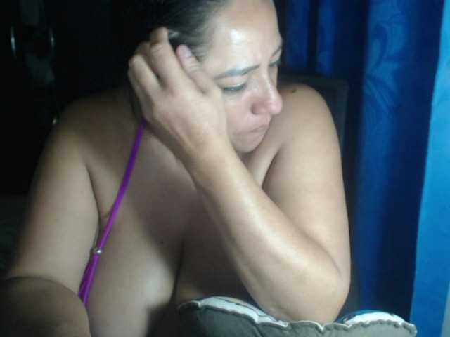 adrianamilf44 live cam on BongaCams