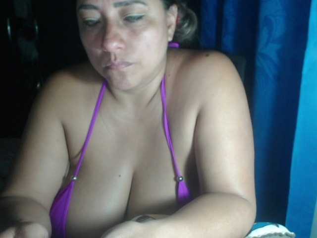 adrianamilf44 live cam on BongaCams