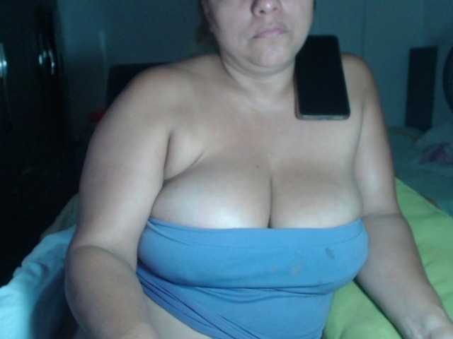adrianamilf44 live cam on BongaCams