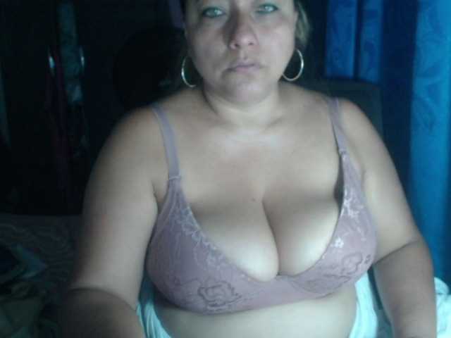 adrianamilf44 live cam on BongaCams
