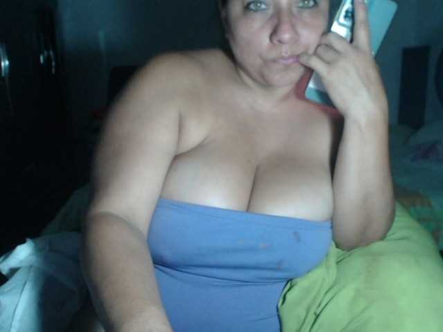 adrianamilf44 live cam on BongaCams
