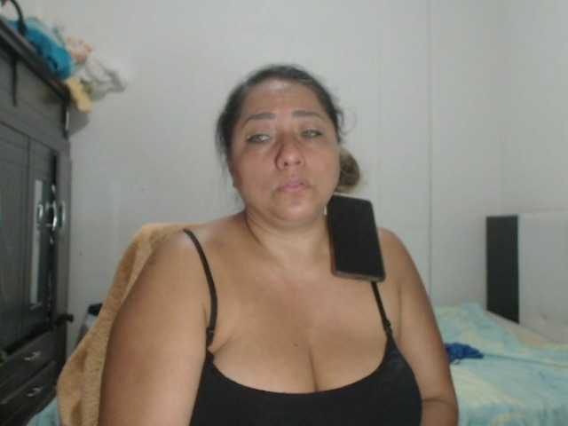 adrianamilf44 live cam on BongaCams