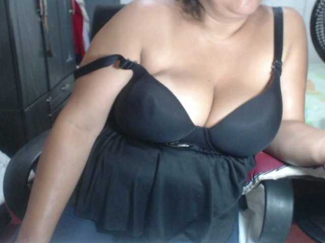 adrianamilf44, en directo ahora en BongaCams