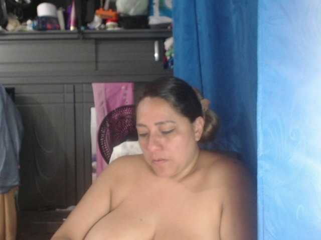 adrianamilf44 live cam on BongaCams