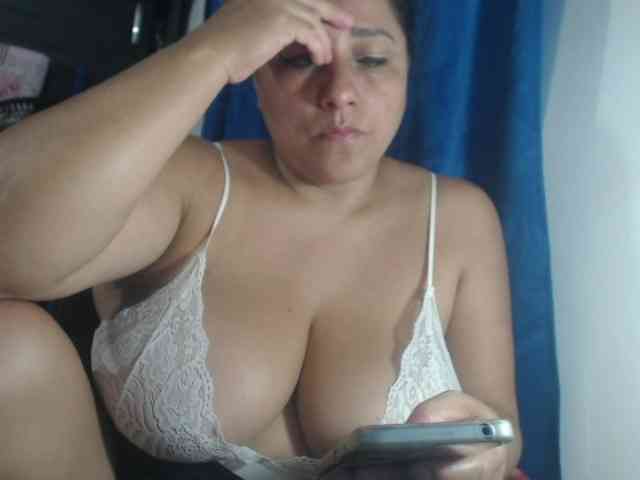 adrianamilf44 webcam
