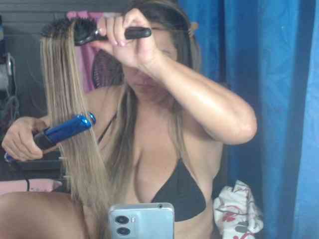 adrianamilf44 webcam