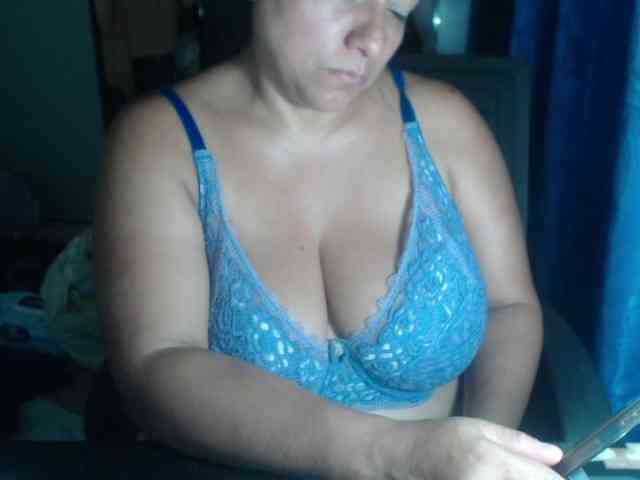 adrianamilf44 webcam
