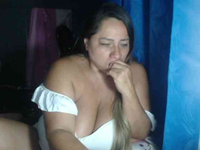 adrianamilf44 webcam