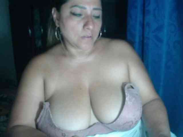 adrianamilf44 webcam
