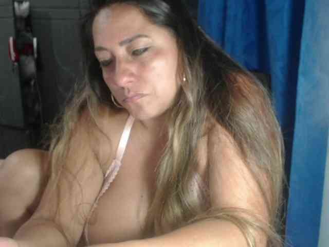 adrianamilf44 webcam