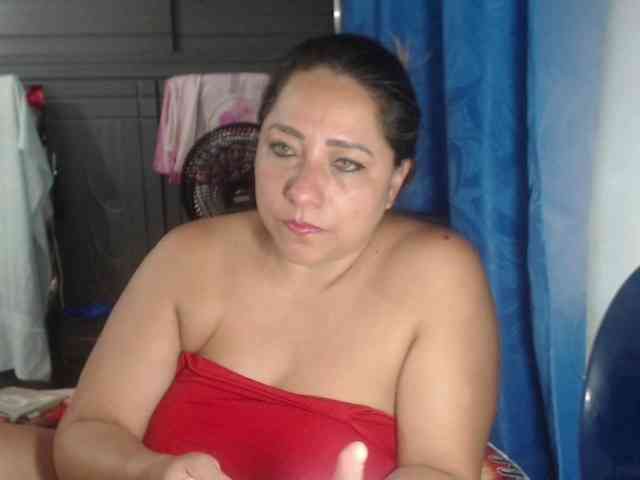 adrianamilf44 webcam