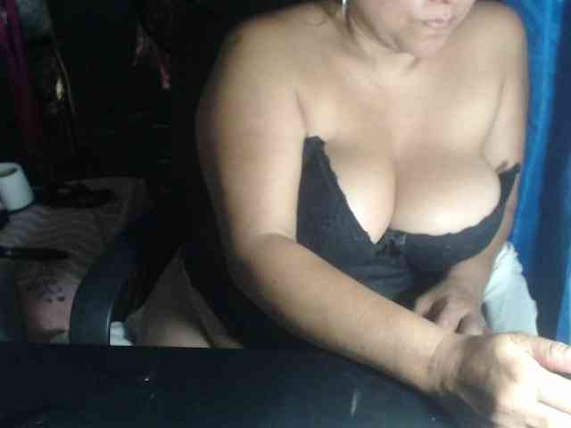 adrianamilf44 webcam