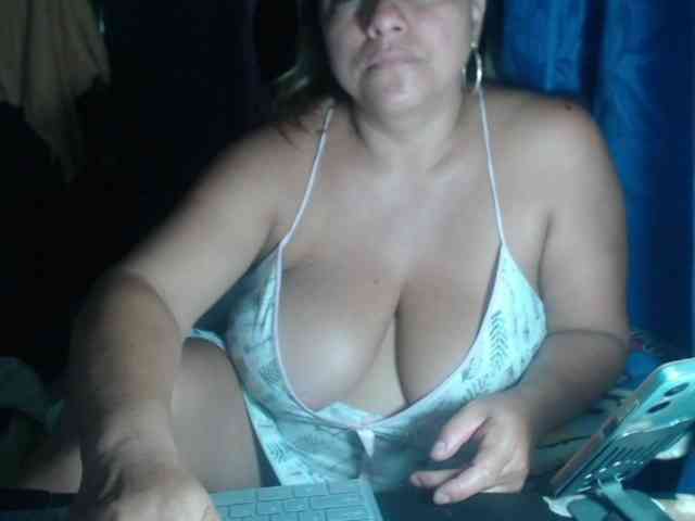 adrianamilf44 webcam