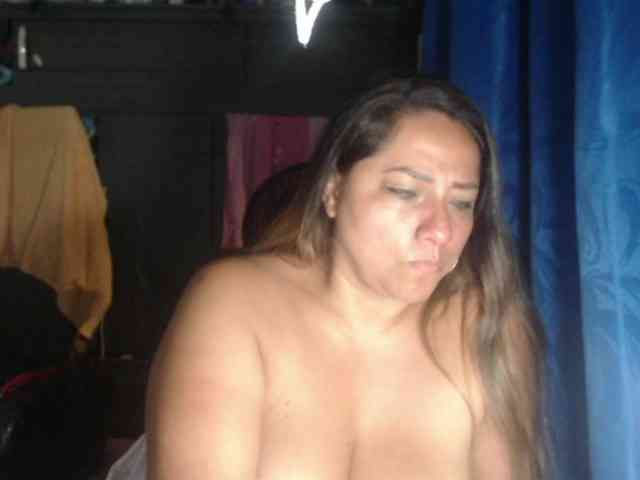 adrianamilf44 webcam