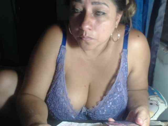 adrianamilf44 webcam