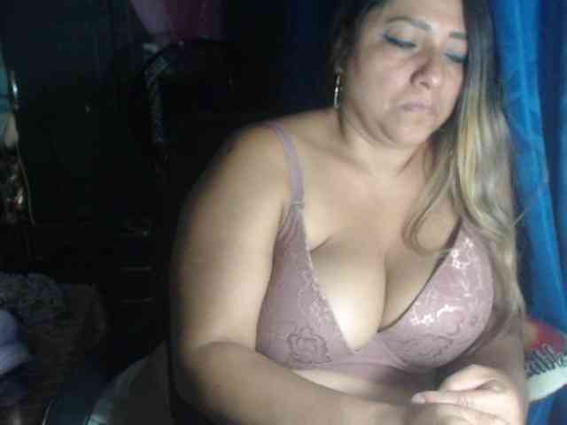 adrianamilf44 webcam