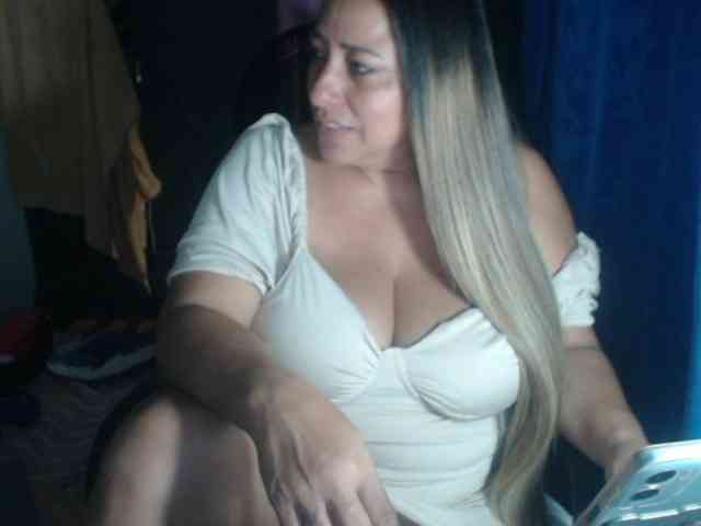 adrianamilf44 webcam