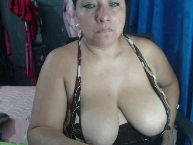 adrianamilf44 webcam