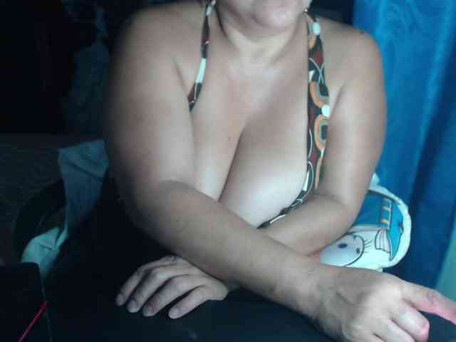 adrianamilf44 webcam