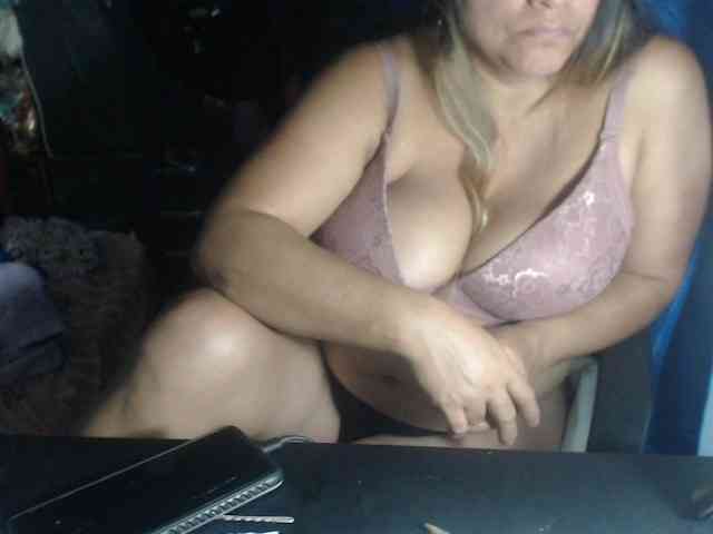 adrianamilf44 webcam
