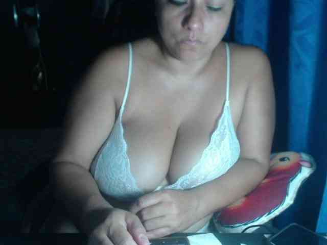 adrianamilf44 webcam
