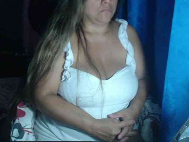 adrianamilf44 webcam