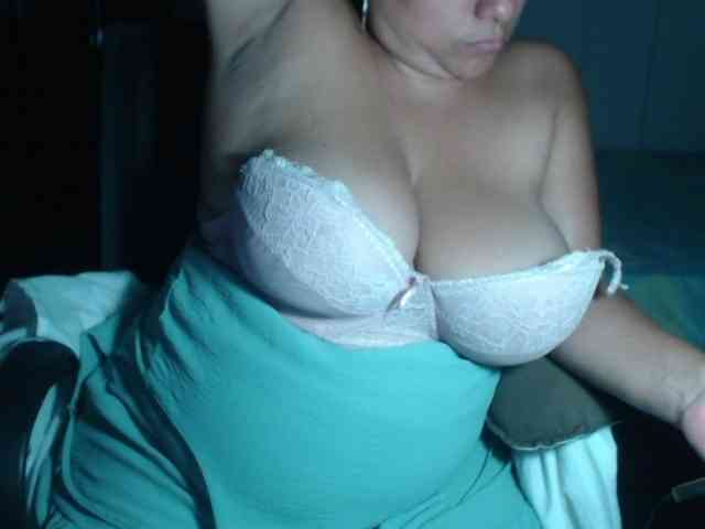 adrianamilf44's webcam live show