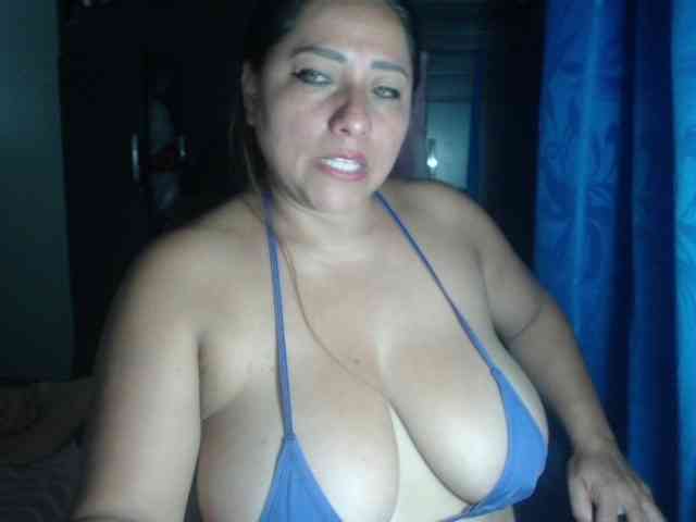 adrianamilf44 webcam