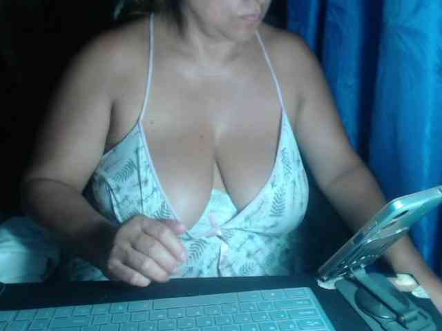 adrianamilf44 webcam