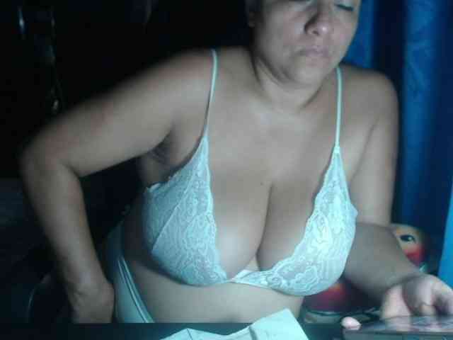 adrianamilf44 webcam