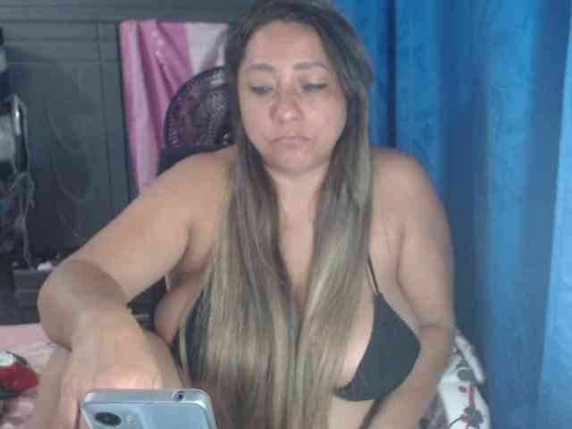 adrianamilf44 webcam